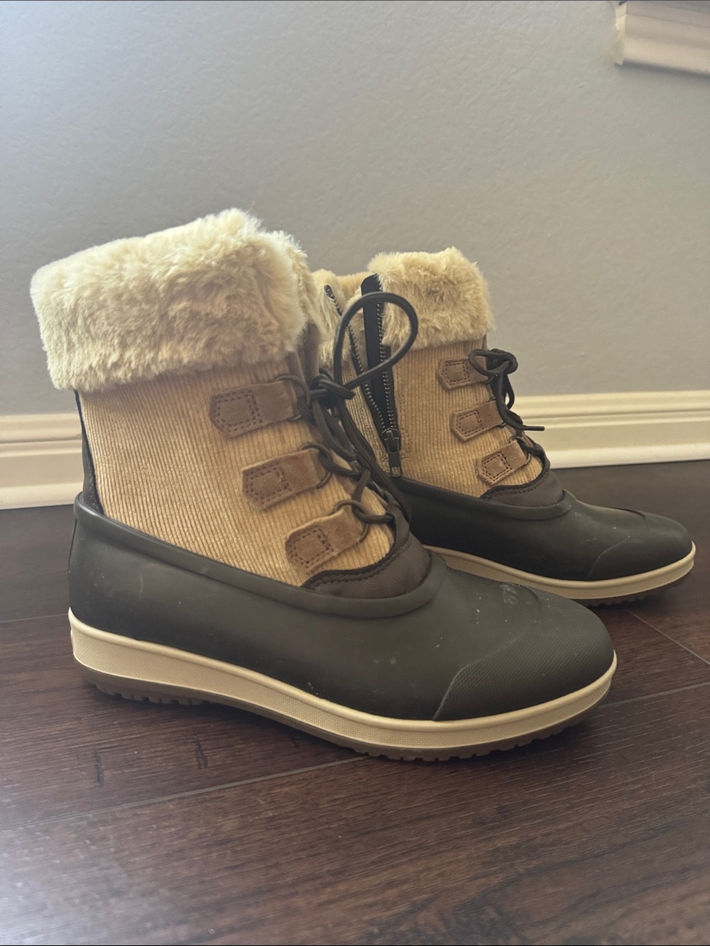 SPERRY WOMENS PACIFICA ALPINE FAUX FUR BOOT WATERPROOF 8.5